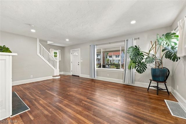 1155 Oxford Road, Cleveland Heights, OH 44121