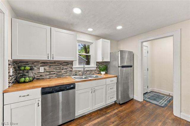 1155 Oxford Road, Cleveland Heights, OH 44121