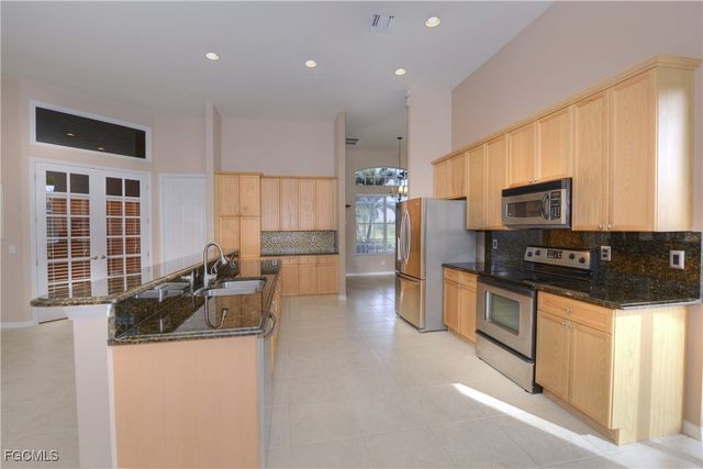 522 SE 13th ST, Cape Coral, FL 33990