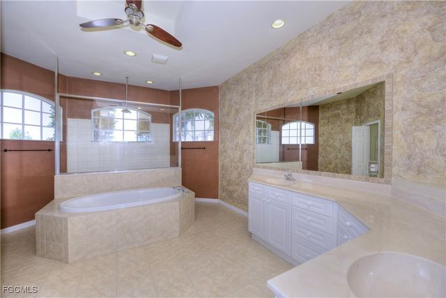 522 SE 13th ST, Cape Coral, FL 33990