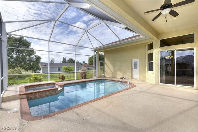 522 SE 13th ST, Cape Coral, FL 33990
