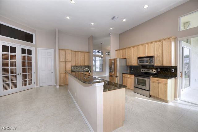 522 SE 13th ST, Cape Coral, FL 33990