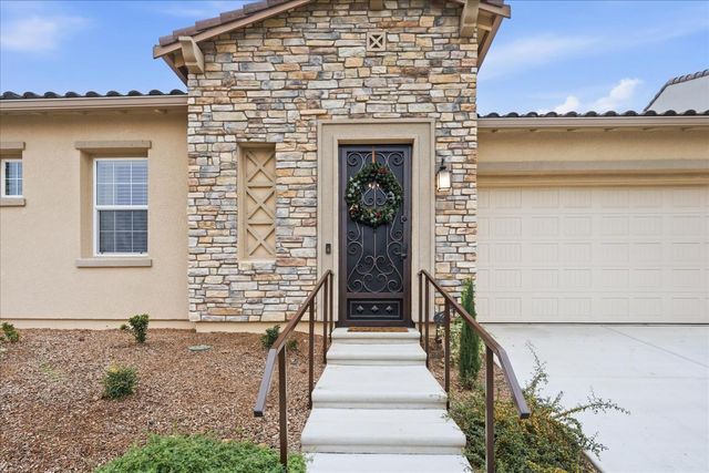 668 Rock Crest Avenue, Madera, CA 93636