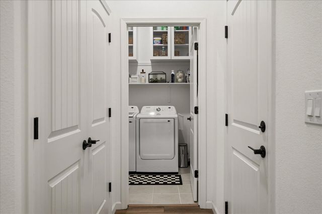 668 Rock Crest Avenue, Madera, CA 93636