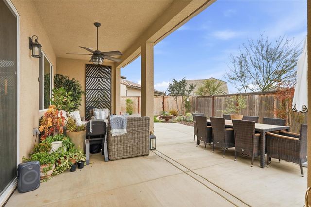 668 Rock Crest Avenue, Madera, CA 93636