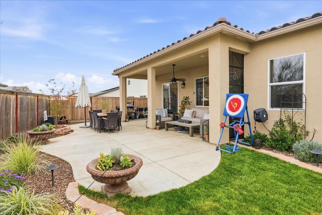 668 Rock Crest Avenue, Madera, CA 93636