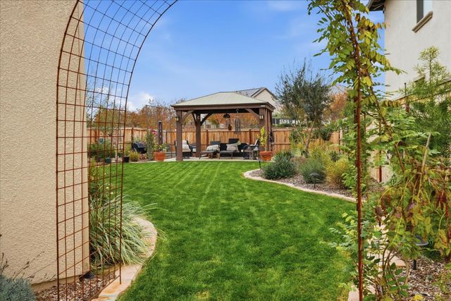 668 Rock Crest Avenue, Madera, CA 93636