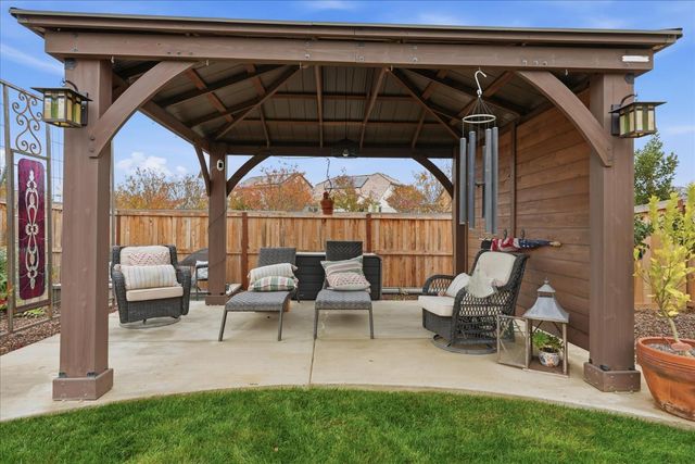 668 Rock Crest Avenue, Madera, CA 93636