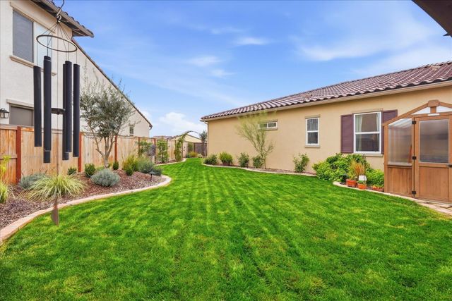 668 Rock Crest Avenue, Madera, CA 93636