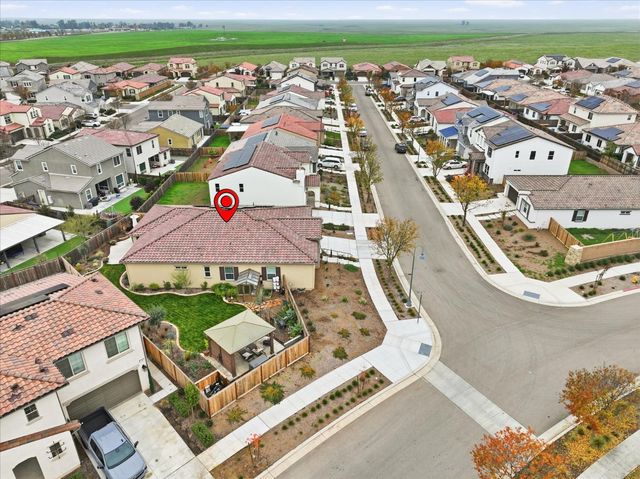 668 Rock Crest Avenue, Madera, CA 93636