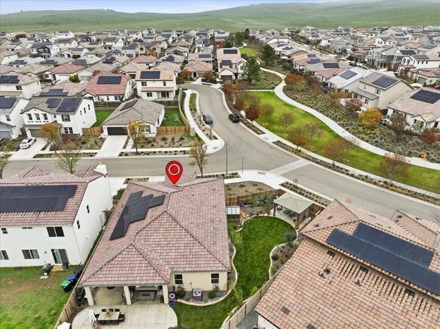 668 Rock Crest Avenue, Madera, CA 93636