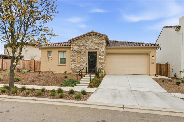 668 Rock Crest Avenue, Madera, CA 93636