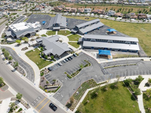 668 Rock Crest Avenue, Madera, CA 93636