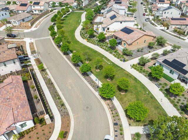 668 Rock Crest Avenue, Madera, CA 93636