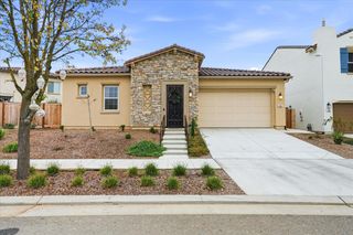 668 Rock Crest Avenue, Madera, CA 93636