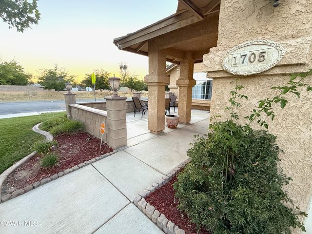 1705 Lightcap Street, Lancaster, CA 93535