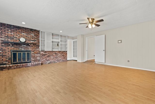 7 Pocahontas Dr, Peabody, MA 01960