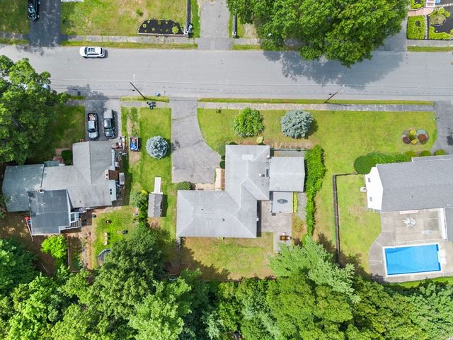 7 Pocahontas Dr, Peabody, MA 01960