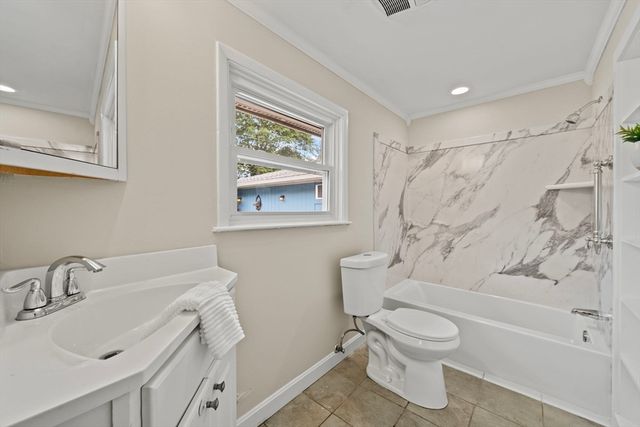 7 Pocahontas Dr, Peabody, MA 01960