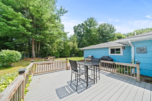 7 Pocahontas Dr, Peabody, MA 01960