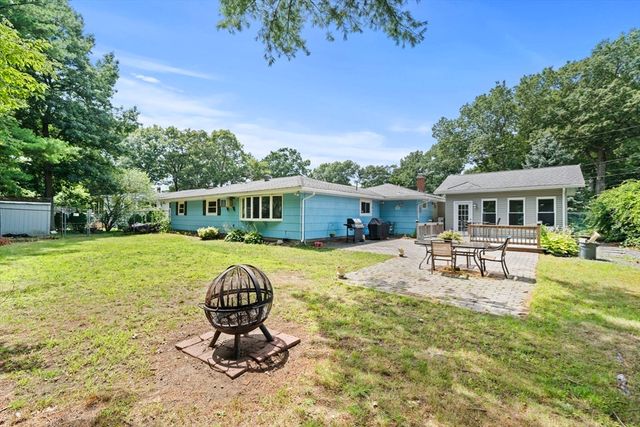7 Pocahontas Dr, Peabody, MA 01960
