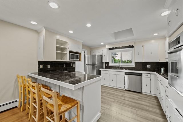 7 Pocahontas Dr, Peabody, MA 01960
