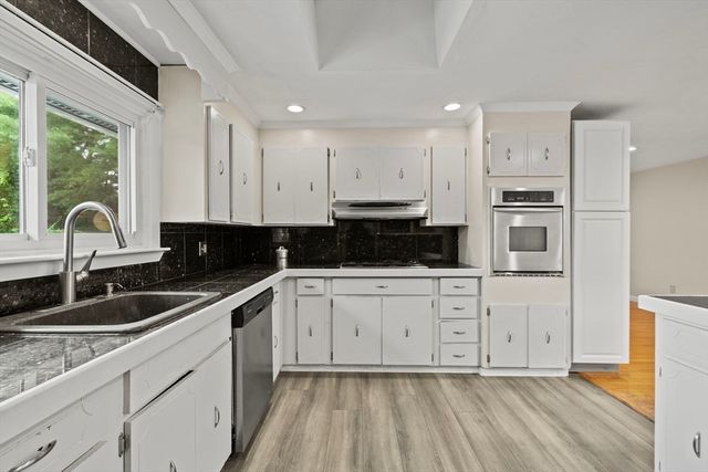 7 Pocahontas Dr, Peabody, MA 01960