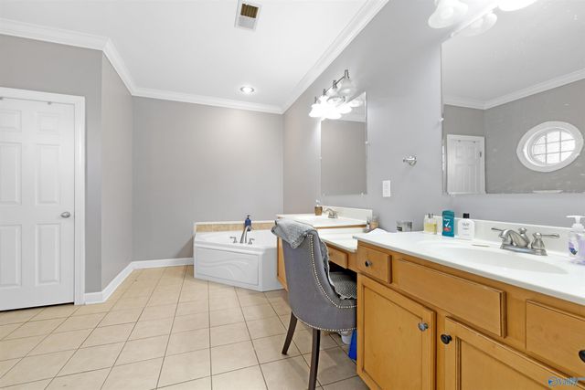 1004 Lilypad Circle SW, Hartselle, AL 35640