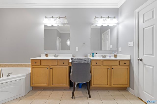 1004 Lilypad Circle SW, Hartselle, AL 35640