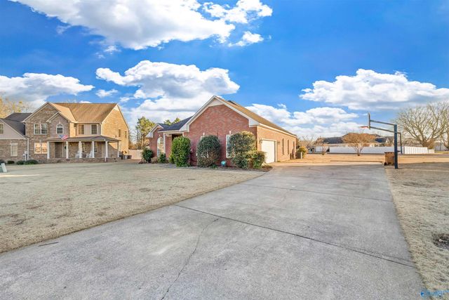 1004 Lilypad Circle SW, Hartselle, AL 35640