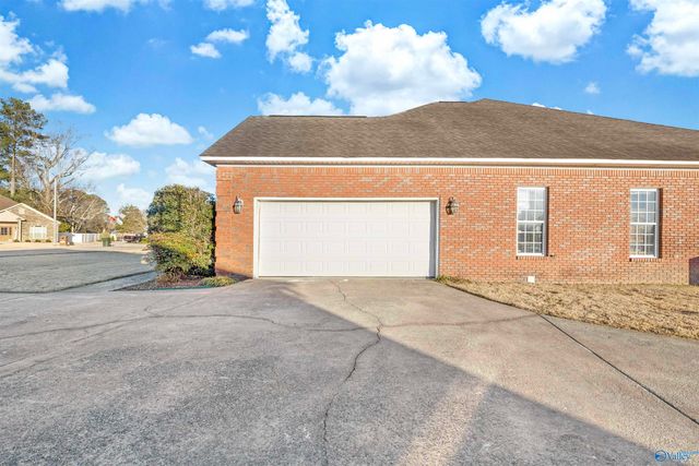 1004 Lilypad Circle SW, Hartselle, AL 35640