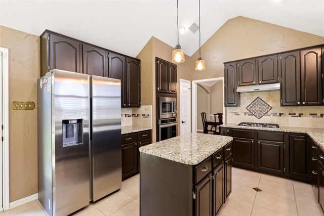2109 Golden Arrow Drive, Flower Mound, TX 75028