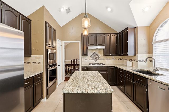 2109 Golden Arrow Drive, Flower Mound, TX 75028