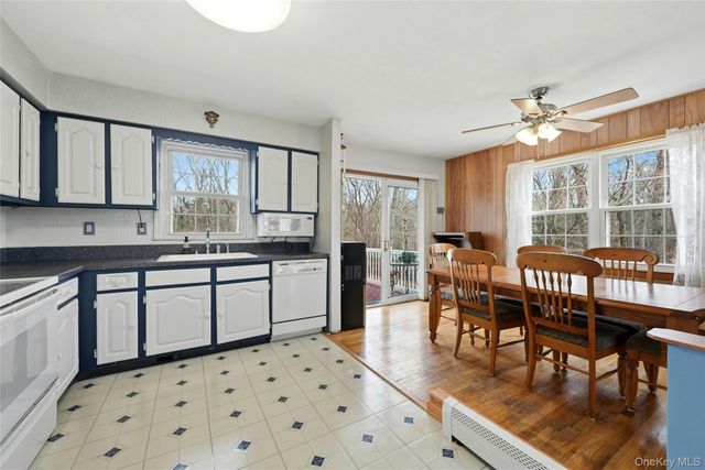 41 N Country Road, Shoreham, NY 11786