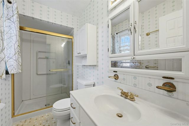 41 N Country Road, Shoreham, NY 11786