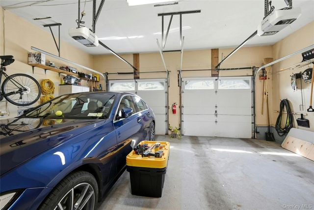 41 N Country Road, Shoreham, NY 11786