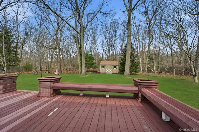 41 N Country Road, Shoreham, NY 11786