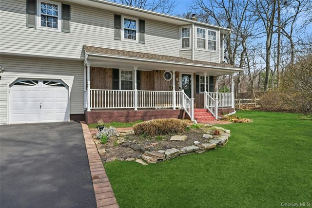 41 N Country Road, Shoreham, NY 11786