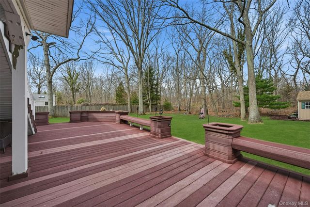 41 N Country Road, Shoreham, NY 11786