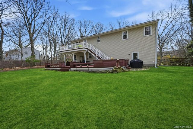 41 N Country Road, Shoreham, NY 11786