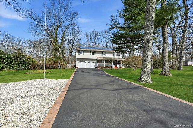 41 N Country Road, Shoreham, NY 11786