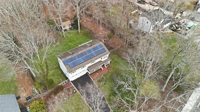 41 N Country Road, Shoreham, NY 11786