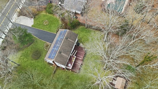 41 N Country Road, Shoreham, NY 11786