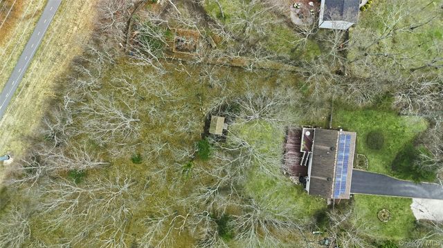 41 N Country Road, Shoreham, NY 11786