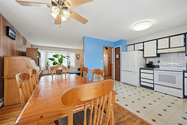 41 N Country Road, Shoreham, NY 11786