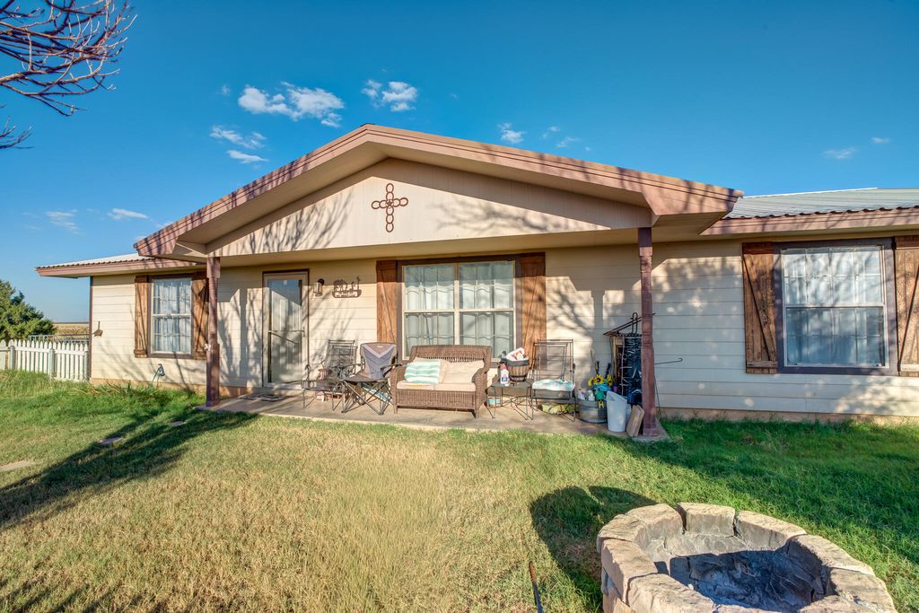 13118 N County Road 1500, Shallowater, TX 79363