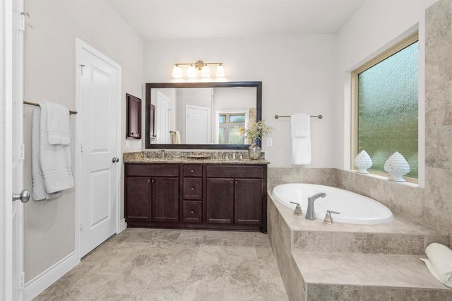 163 Greatwood Glen Drive, Montgomery, TX 77316