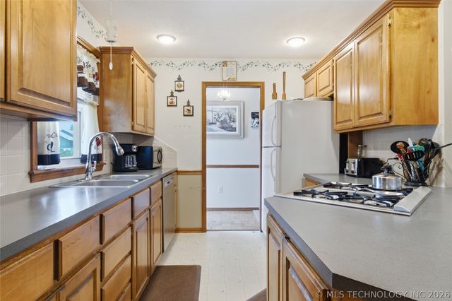 614 W 20th Street S, Claremore, OK 74019