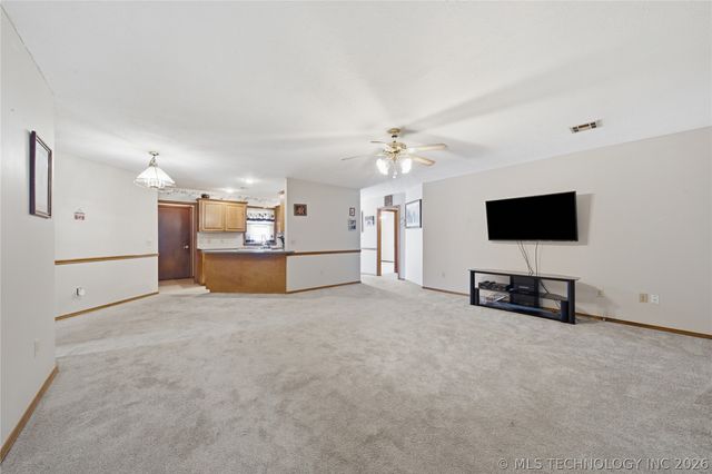 614 W 20th Street S, Claremore, OK 74019