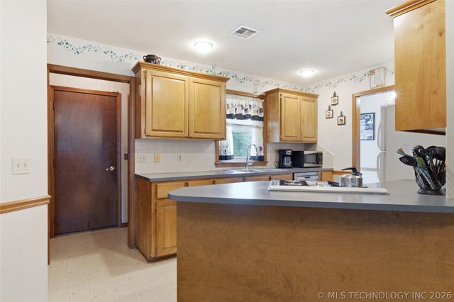 614 W 20th Street S, Claremore, OK 74019